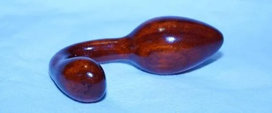 Détail de la forme et de la queue recourbée du plug Nobessence Dare