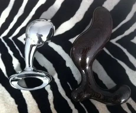 Comparaison de taille entre le NJoy Pure Plug et le NobEssence Romp