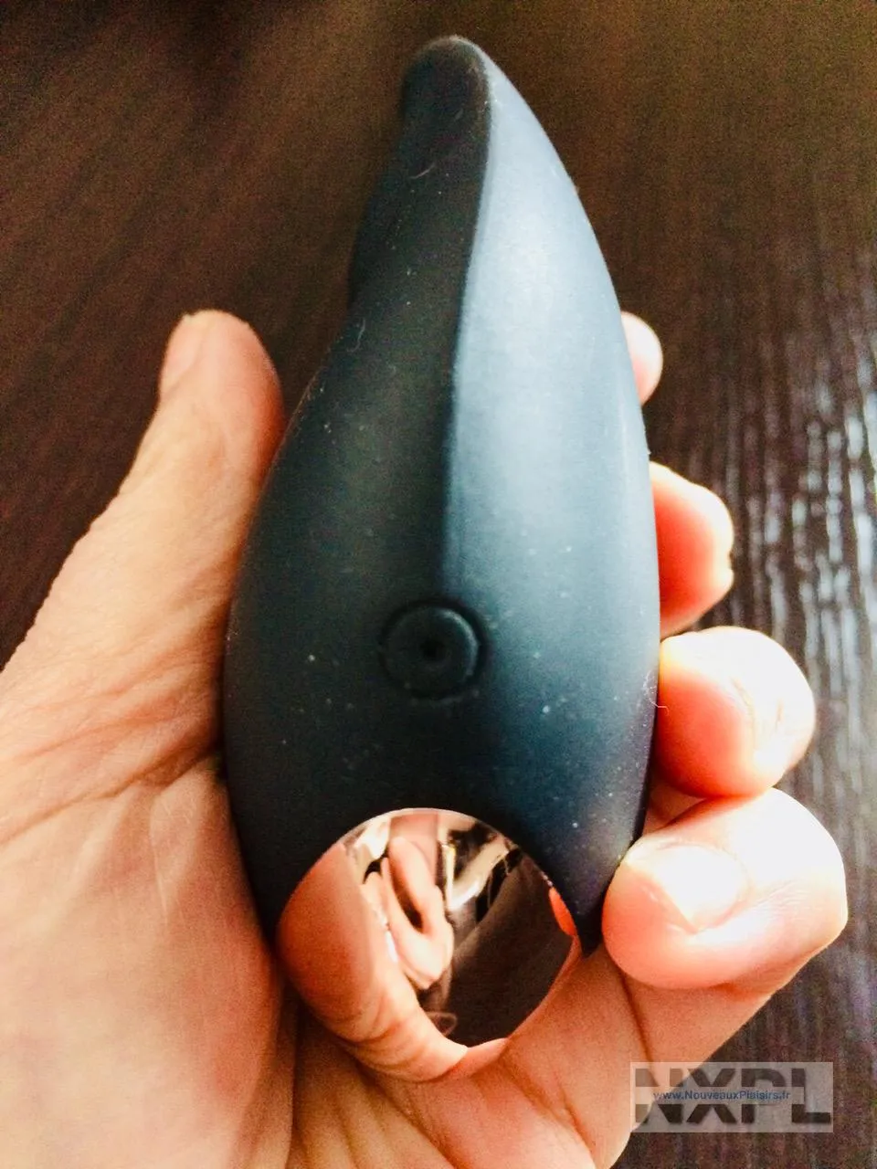 Utilisation du galet vibrant Théa pour le plaisir solitaire ou en couple