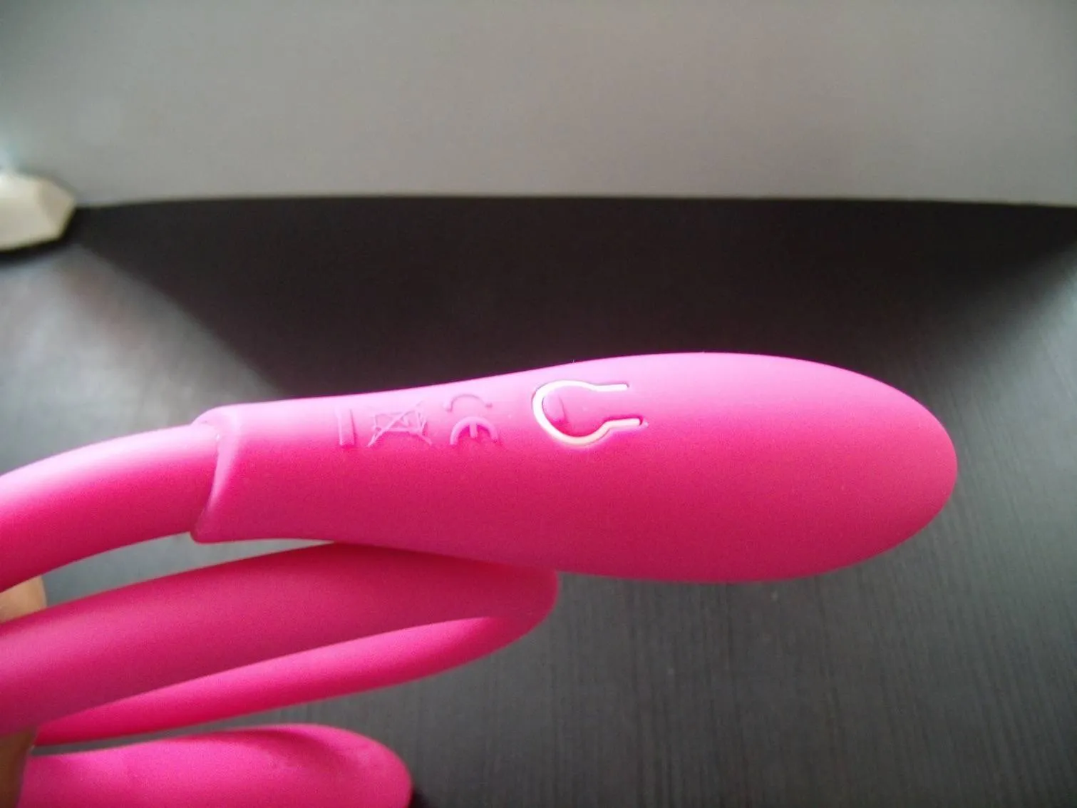 Vue rapprochée de la tête vibrante et des boutons du Picobong Transformer