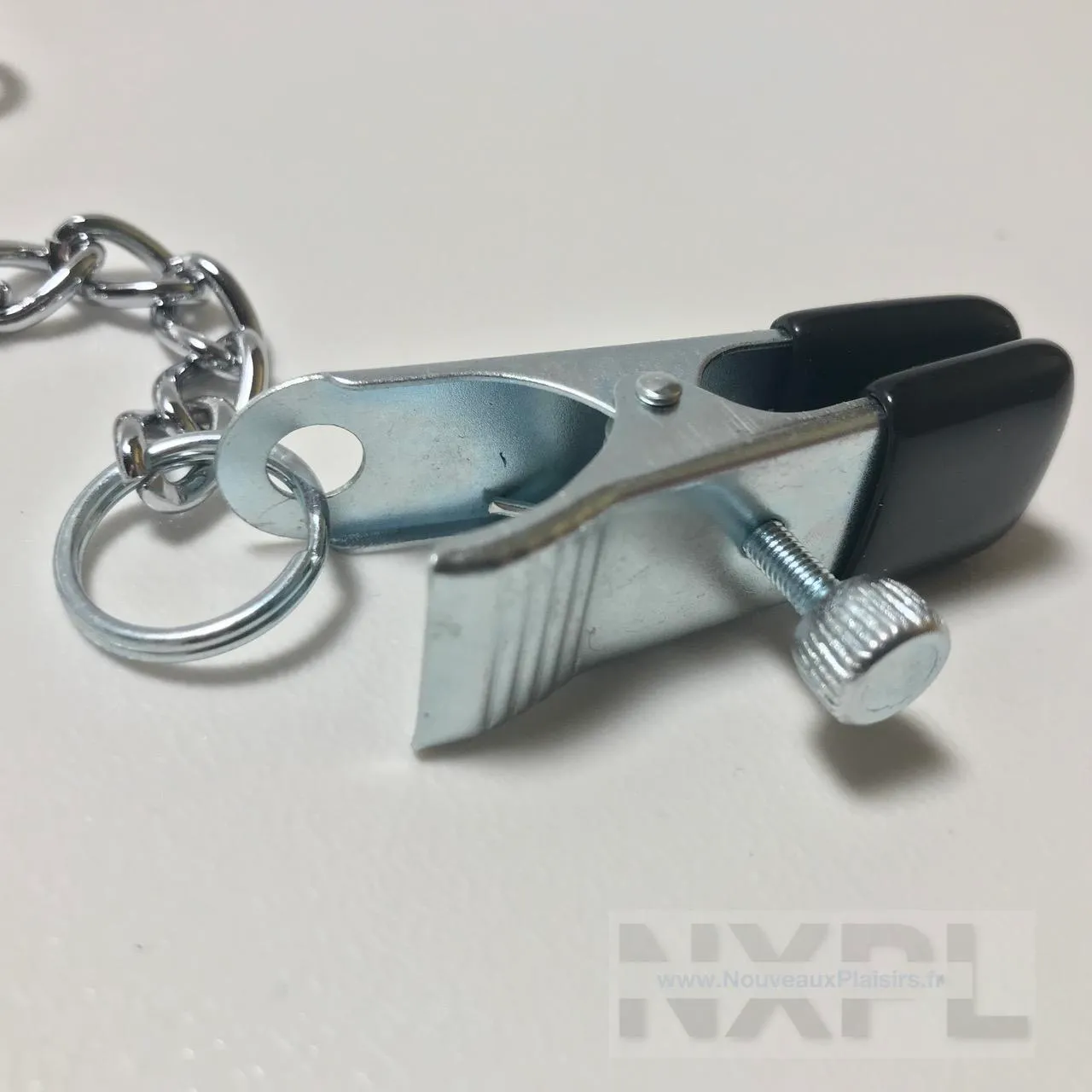 Pinces à seins larges et réglables avec chaînette de Dèmonia pour stimulation érogène