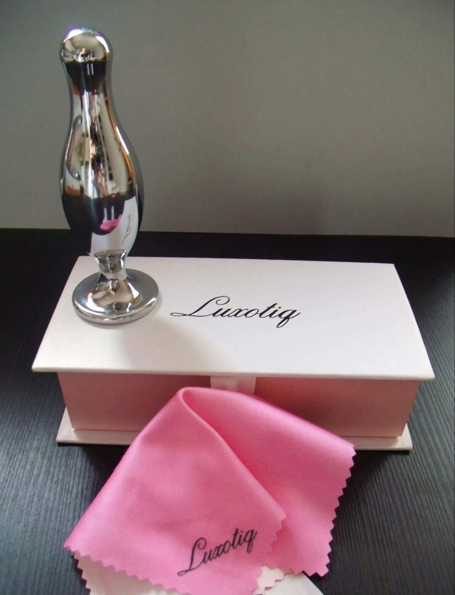 Vue rapprochée du plug anal Luxotiq en aluminium