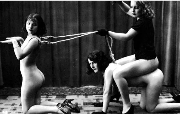 Jeu improvisé de Pony Play à l'aide d'une élingue dans l'atelier de Jacques Biederer