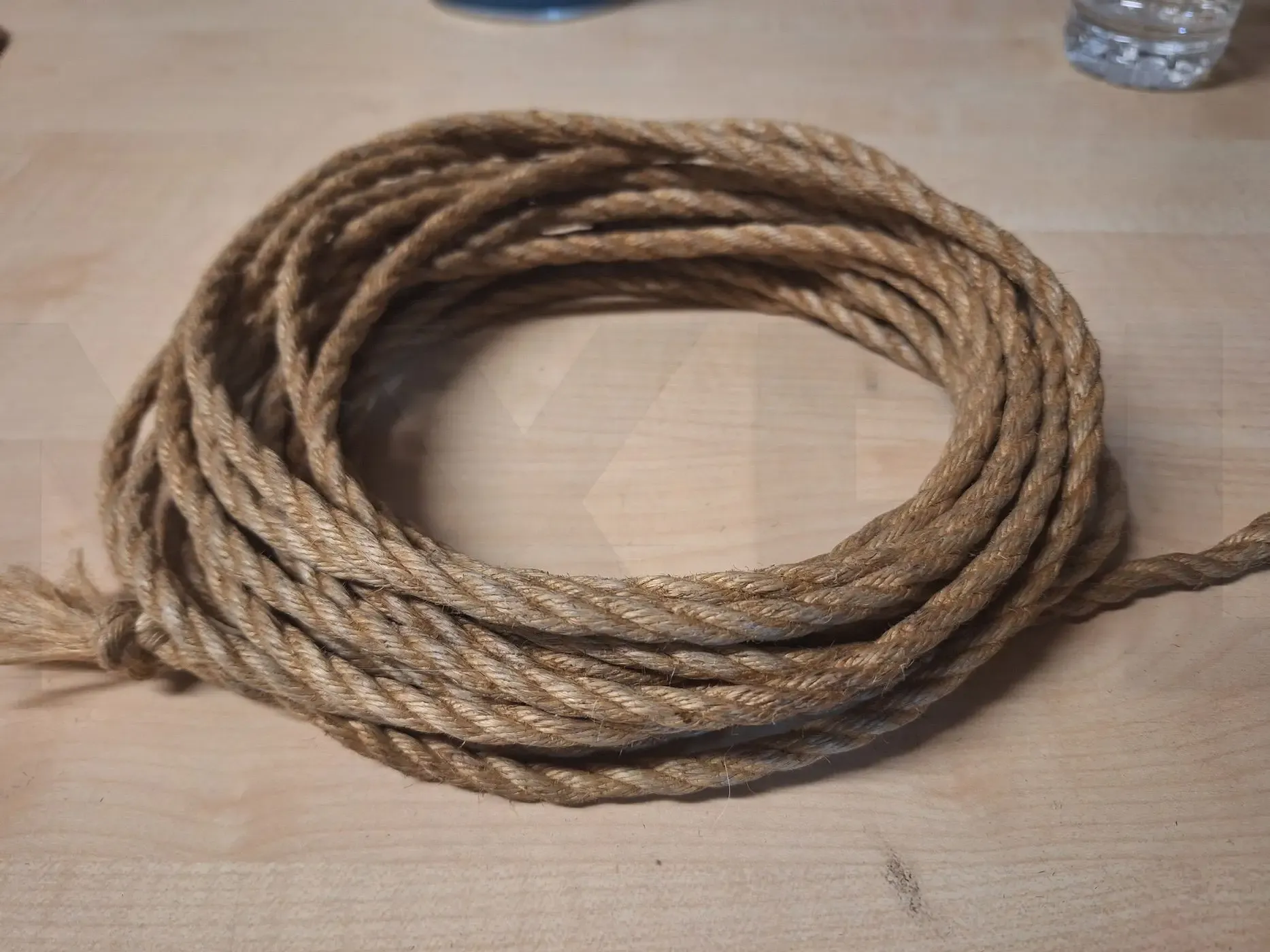 Corde de Shibari nourrie et prête à
l'emploi