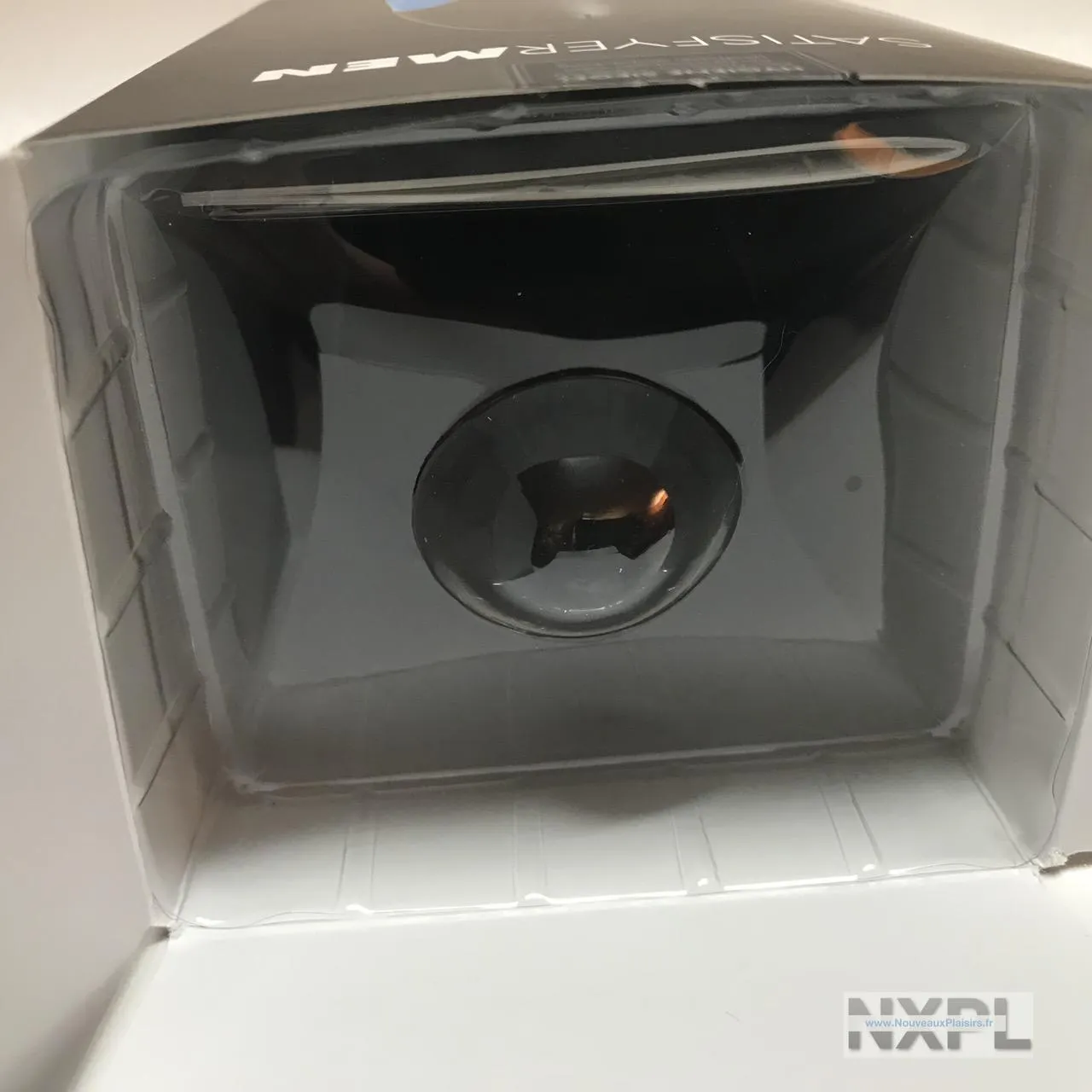 Contenu de la boîte du Satisfyer Men avec documentation