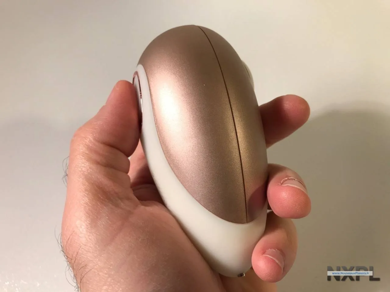 Test du stimulateur clitoridien aspirant Satisfyer Pro Deluxe - NXPL