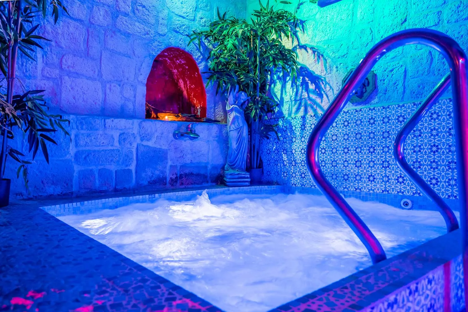 Fin de soirée un peu surréaliste en sauna libertin