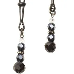 Détail de la décoration des pinces à seins Spartacus