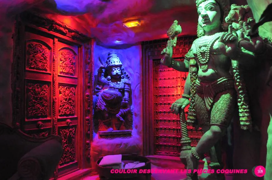 Le jacuzzi central du Sun Libertin Lyon