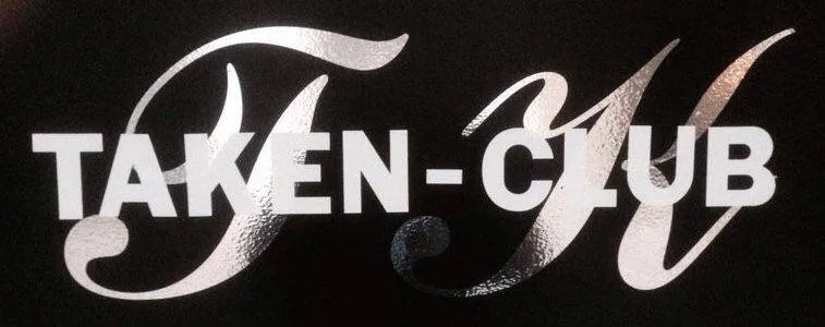 Entrée du club libertin Le Taken