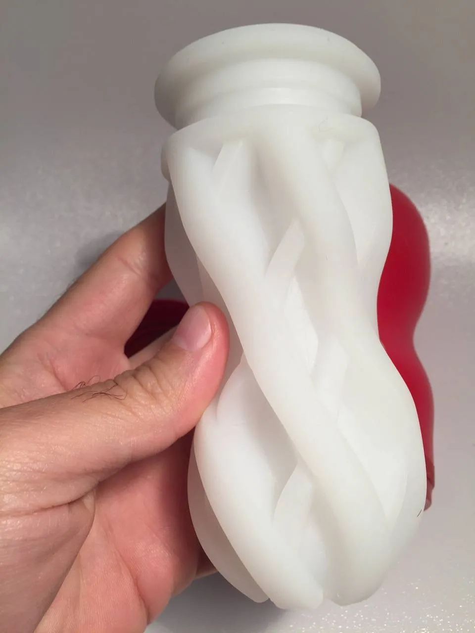 Intérieur du boîtier plastique rouge du Tenga Air Tech Regular