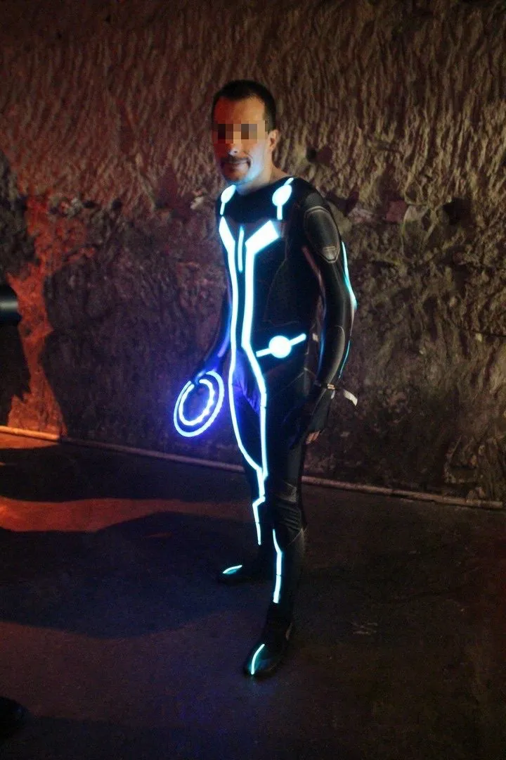 Costume lumineux inspiré du film Tron à la Nuit Dèmonia