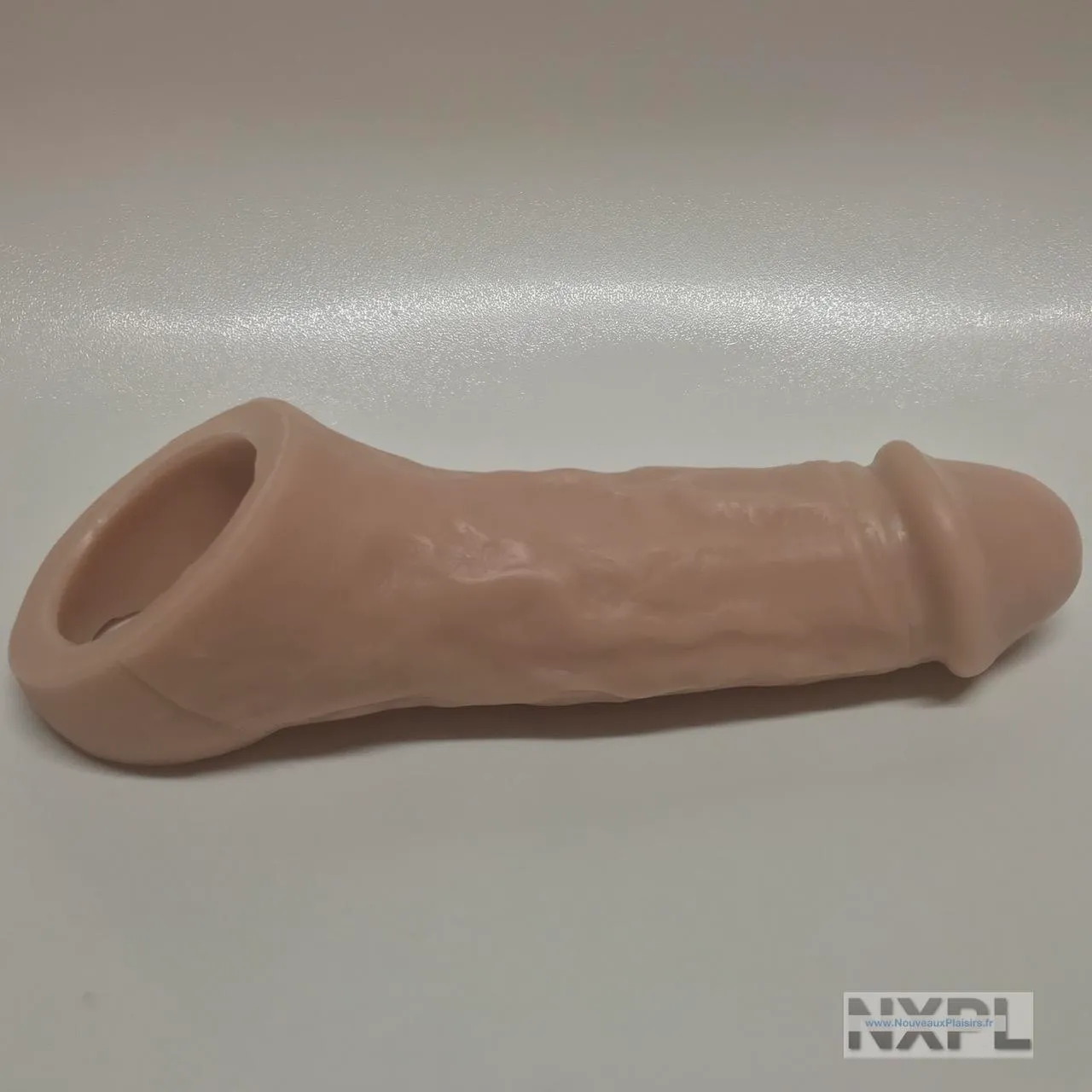 Test de la gaine pénienne Vixskin Colossus de Vixen Creations montrant sa taille imposante