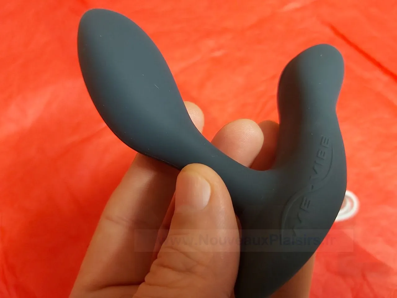 Démonstration de la flexibilité de l'angle du We Vibe Vector