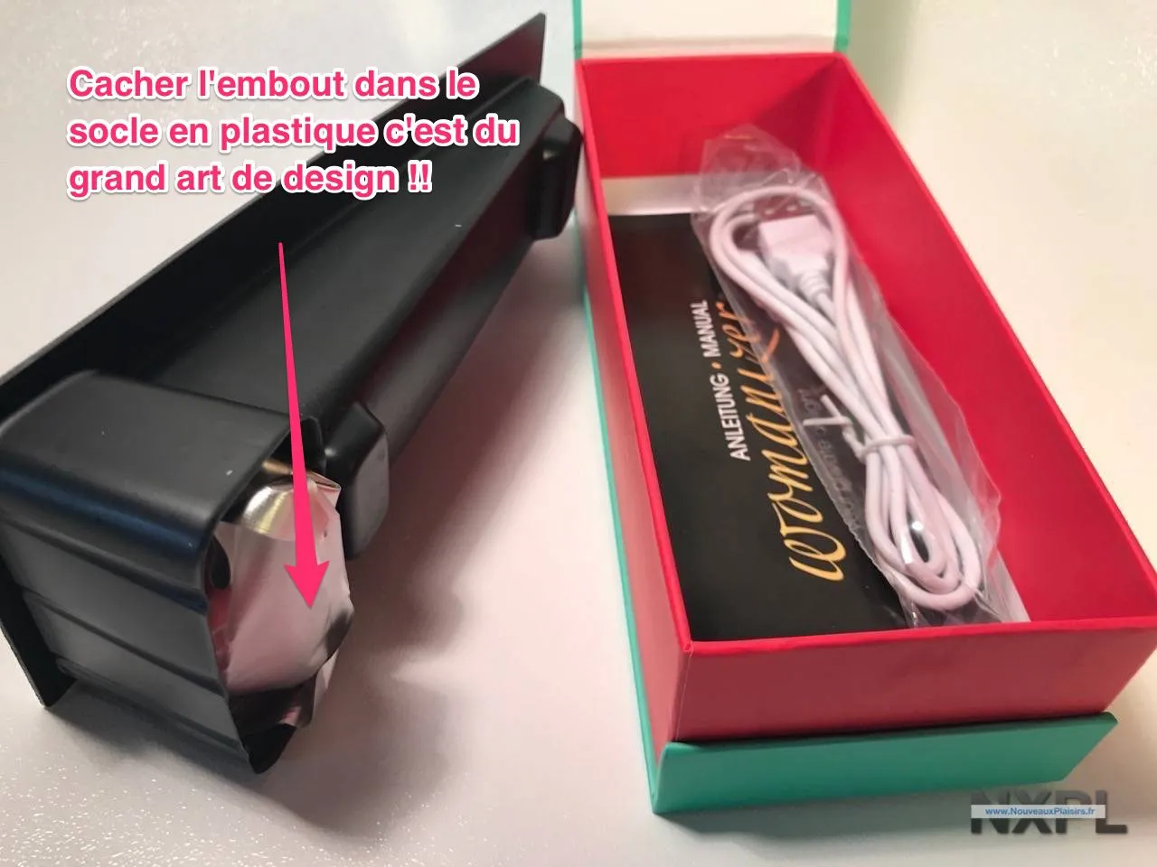 Accessoires du Womanizer 2Go, incluant le câble et l'embout XL