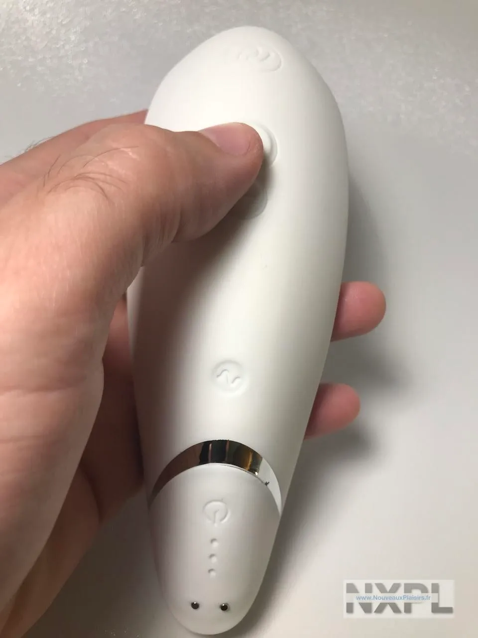 Test du Womanizer Premium Blanc - La nouvelle référence des stimulateurs clitoridiens - NXPL