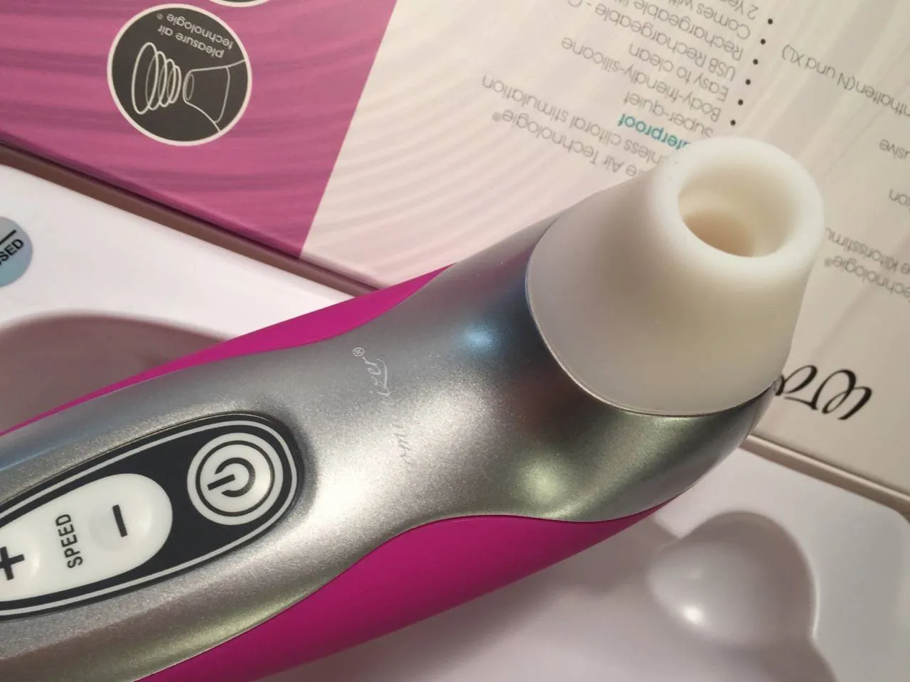 Gros plan sur la tête d'aspiration du Womanizer Pro 40