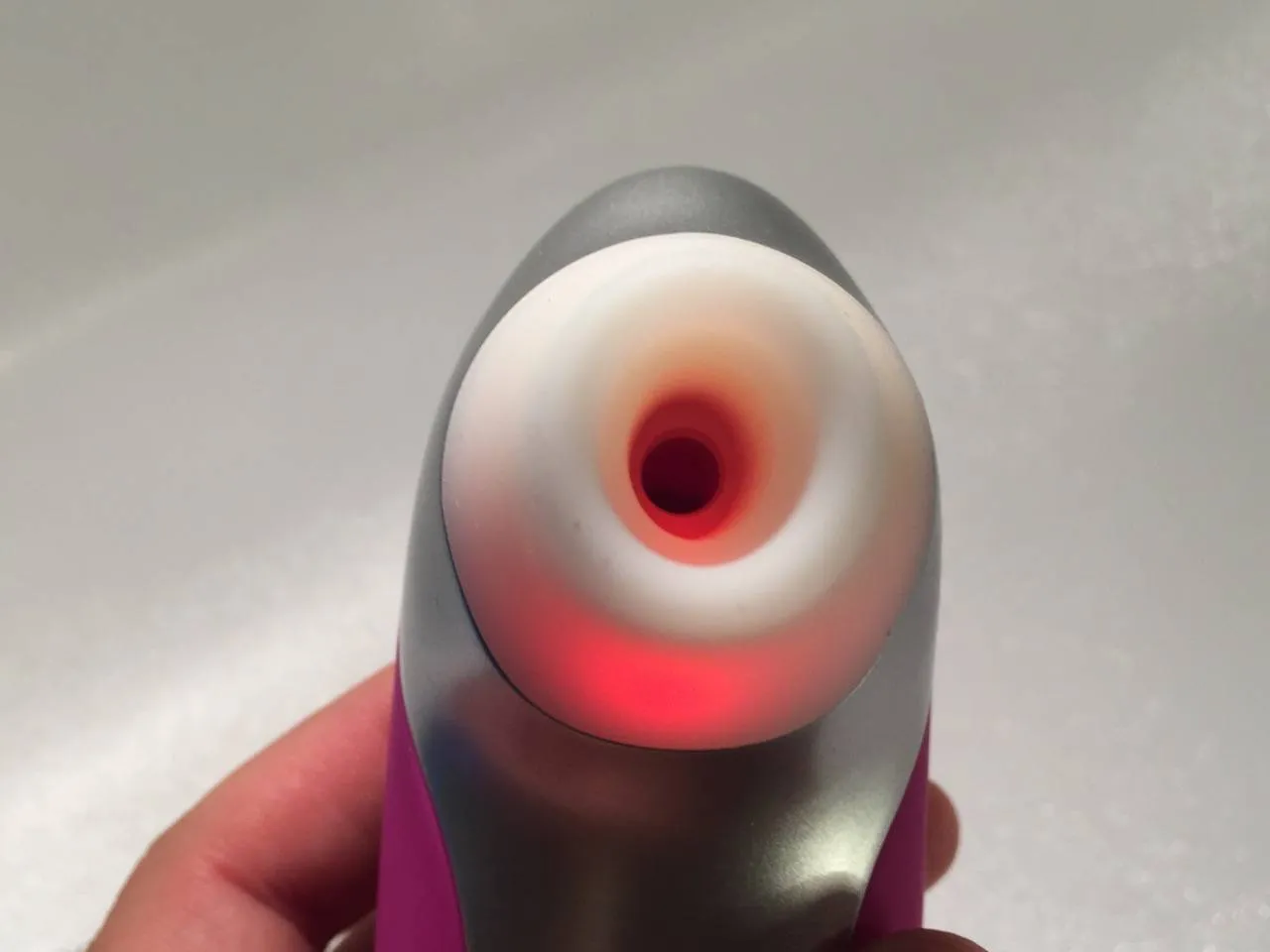 Le Womanizer Pro 40 utilisé pour le plaisir clitoridien