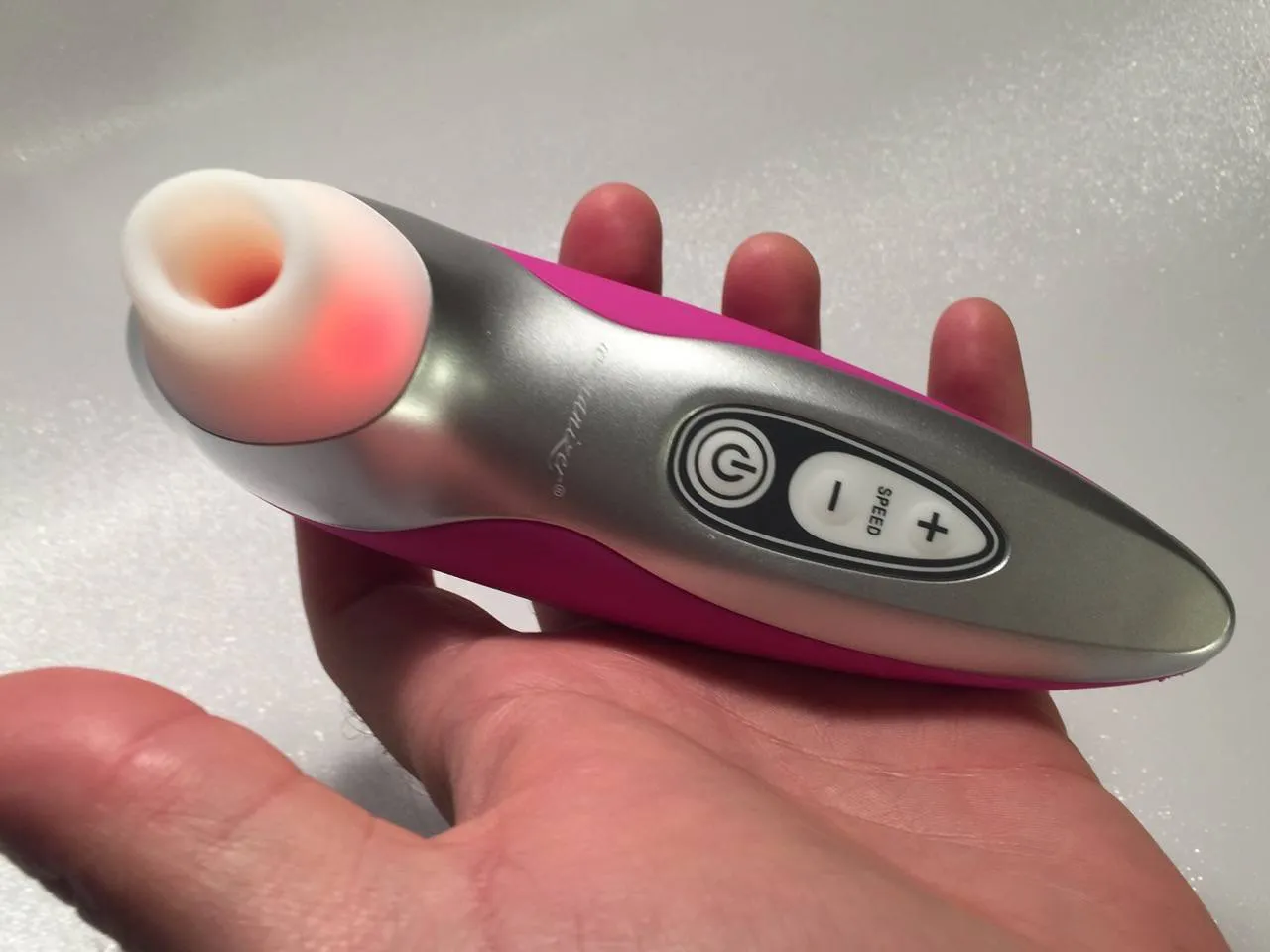 Détail des boutons de commande du Womanizer Pro 40