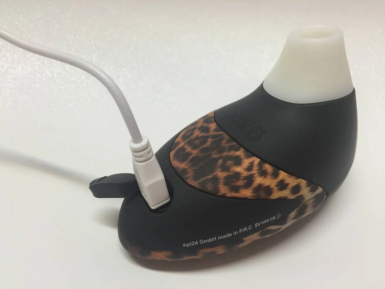 Womanizer W500 branché en charge via USB