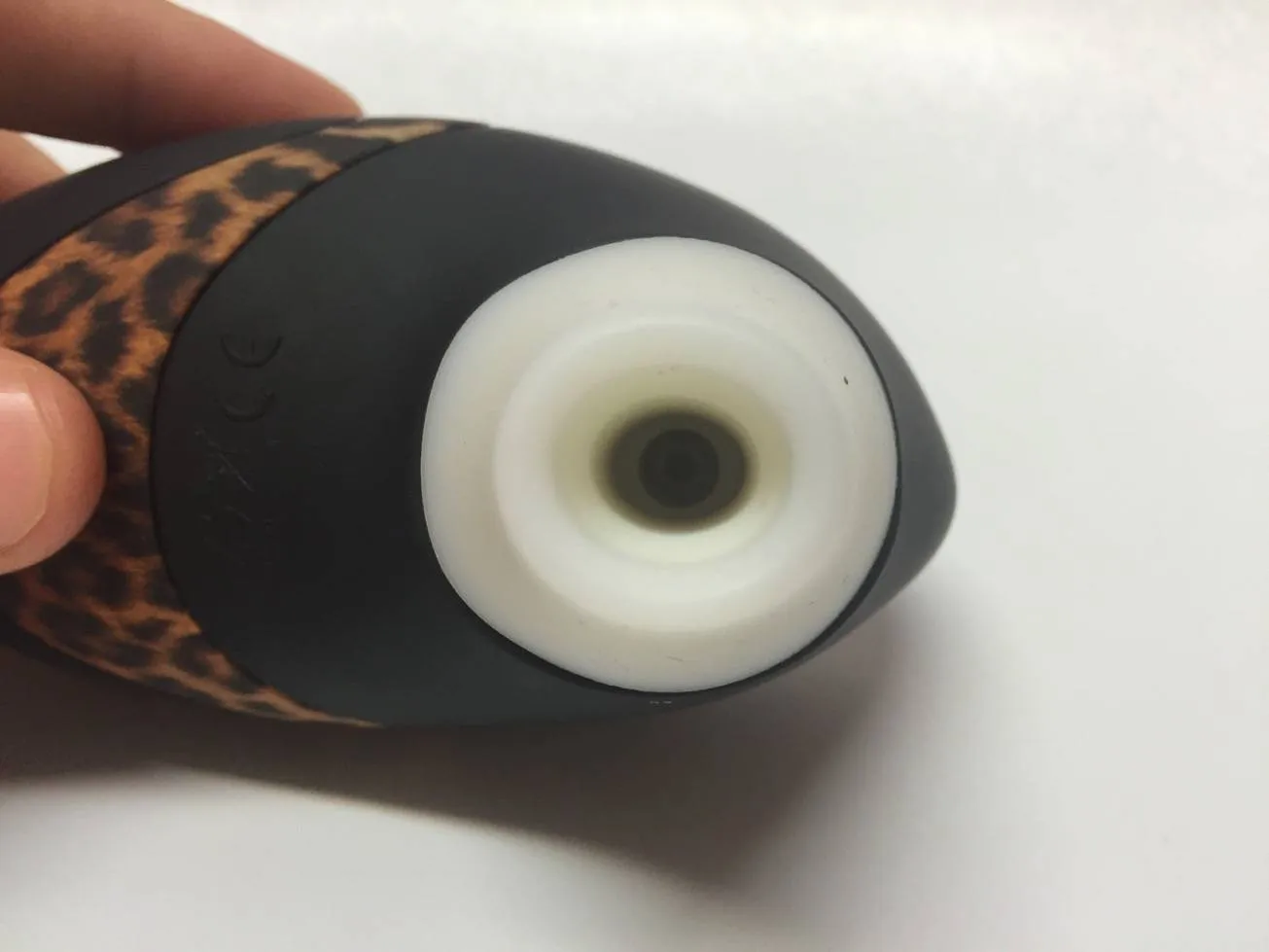 Zoom sur la grille d'aspiration du Womanizer W500