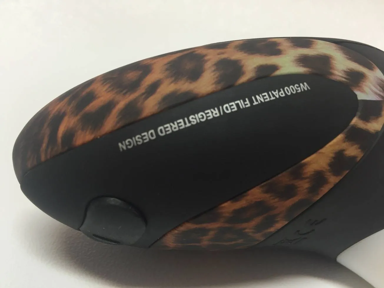 Finition et design peau de léopard du Womanizer W500