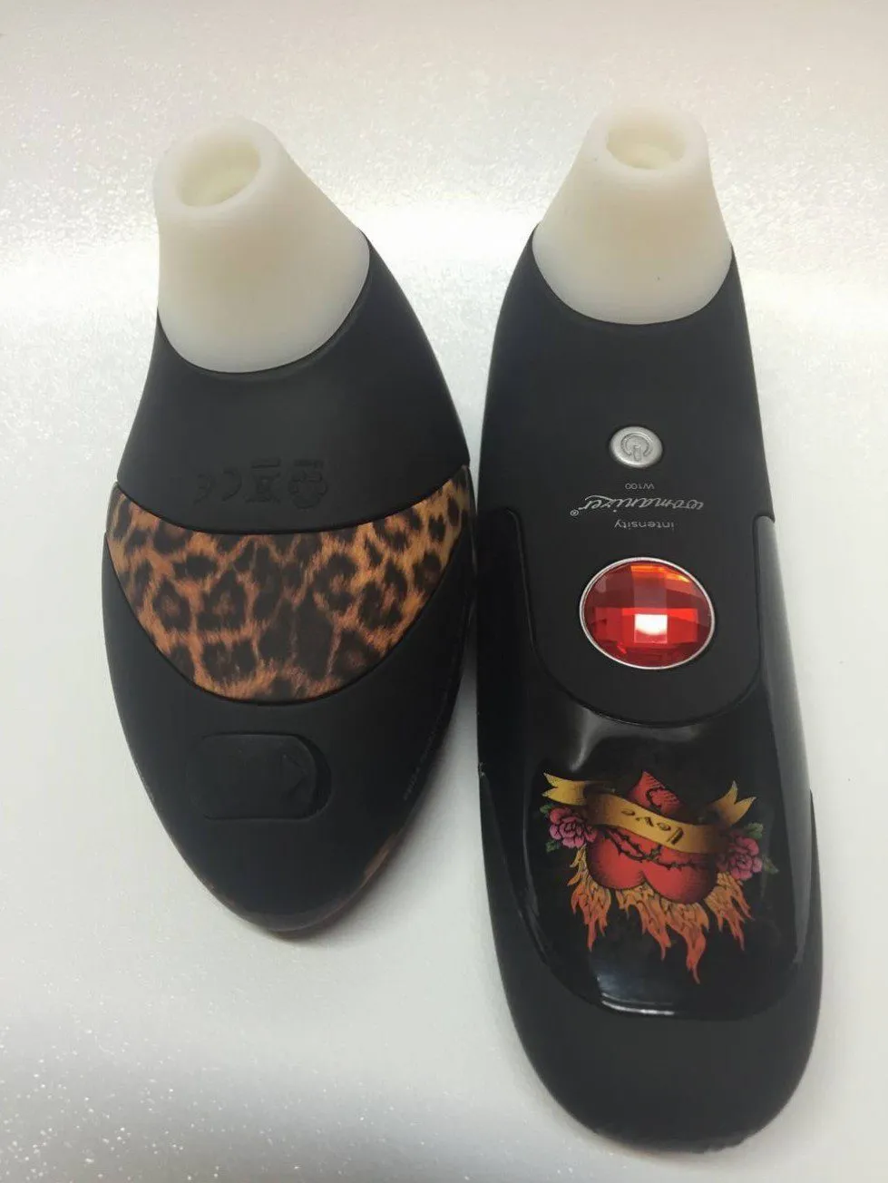 Comparaison visuelle entre le Womanizer W500 et le W100 Tattoo