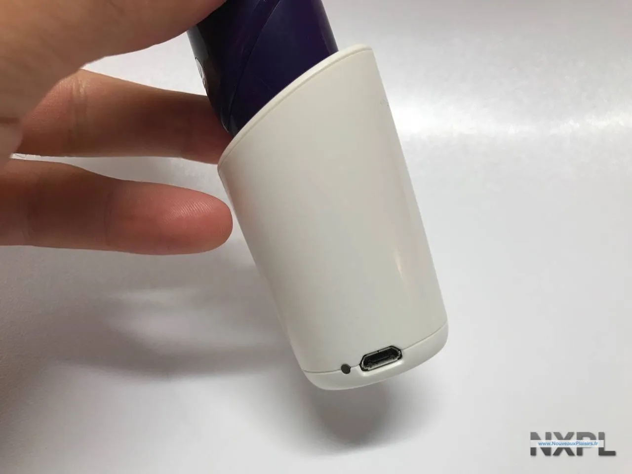 Le Zumio posé sur son socle de recharge par induction