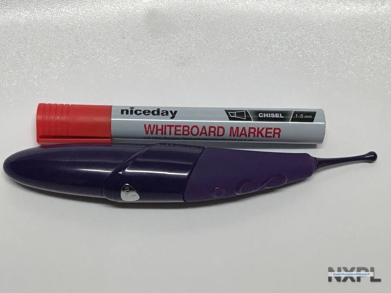 Vue d'ensemble du Zumio et de sa base de chargement sans contact