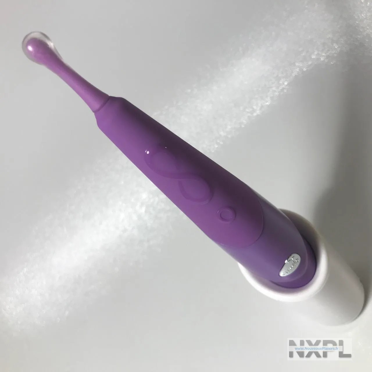 Stimulateur clitoridien Zumio Caress, vue d'ensemble de la tête en silicone