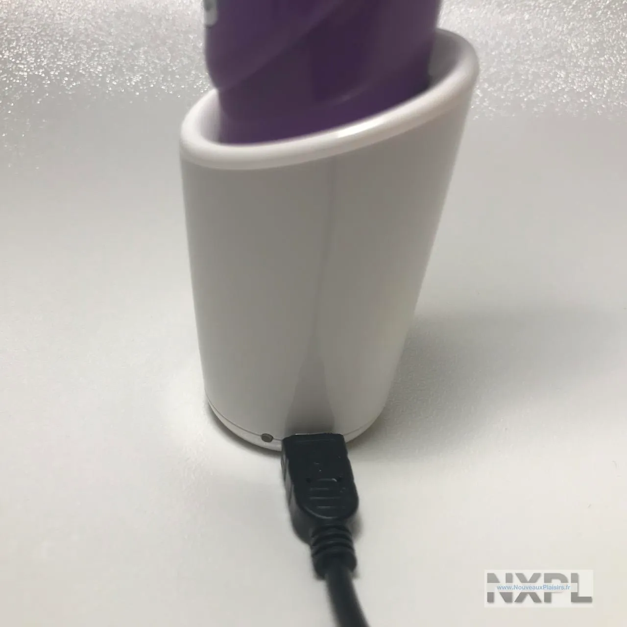 Base de chargement sans contact du Zumio Caress