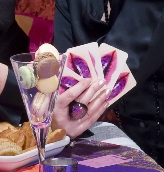 Cartes du jeu Le Hot Chaud et bague assortie