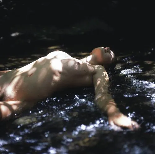 Une sélection de clichés sensuels et érotiques — tumblr n8jiq1n7tr1qattl2o1 500